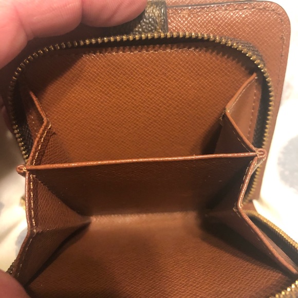 🎉💯 AUTHENTIC LOUIS VUITTON MONOGRAM COMPACT ZIP WALLET! 💯🎊 - Picture 9 of 16